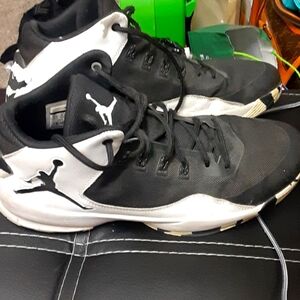 MICHAEL JORDAN RISING HIGH 2 SIZE 11 5 SNEAKER GOOD CONDITION